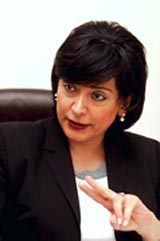 القاضية صباح سليمان تتحدث الى \