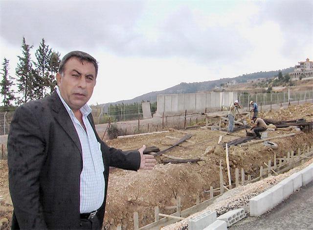 رئيس بلدية كفركلا موسى شيت، كان موجوداً في موقع الأشغال - تصوير ادوار عشي