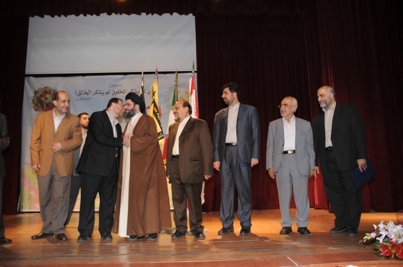على المنبر