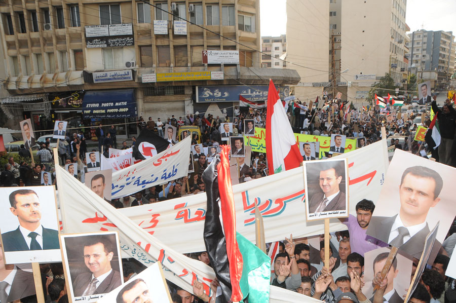 تظاهرة السوريين في النبطية تأييدا للأسد
