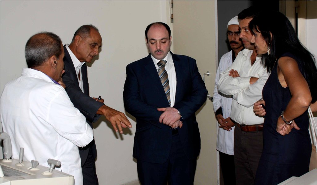 المهندس نواف الدبوس في مستشفى راشيا الحكومي مع رئيس مجلس إدارتها بالتكليف الدكتور علي التقي، وعدد من الطاقم الطبي فيها