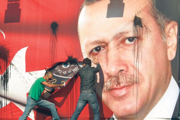 راح رجب طيّب أردوغان يصرخ ويستنهض هِمَم الأوروبيين والأميركيين لمحاربة الدولة السورية