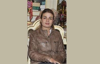 الطبيبة منى كنج في منزل أهلها بعد إطلاق سراحها مساء أمس (مصطفى جمال الدين )