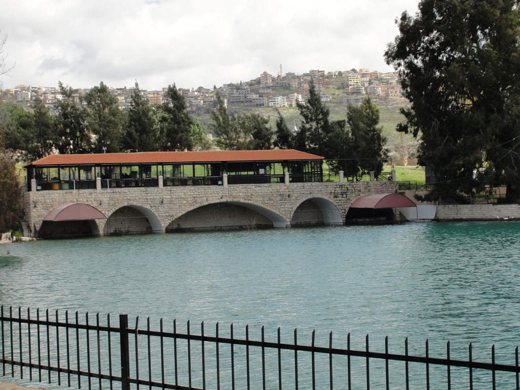 بركة الدردارة حيث العشق الإلهي والالتحام الأبدي بين نبعين أعطيا للخيام رونقاً ودلعاً قلّ نظيرهما
