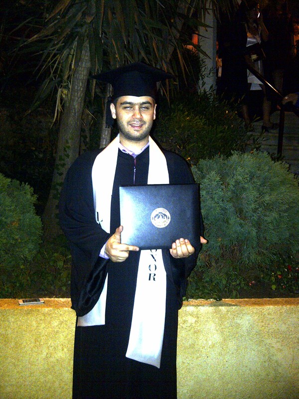 عبدالله عماد عبدالله تخرج بدرجة تفوق من كلية الأدارة والأعمال في الجامعة اللبنانية الأميركية LAU