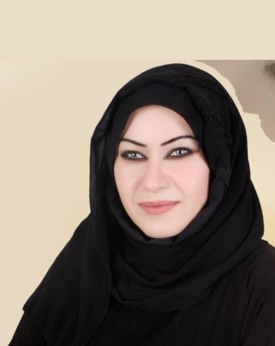 الشاعرة هدى صادق: كلنا زهور نتمسك بجذور العمر إلى حين الذبول