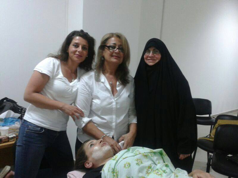 يوم تطوعي أقامته أخصائيات التجميل لسيدات الخيام