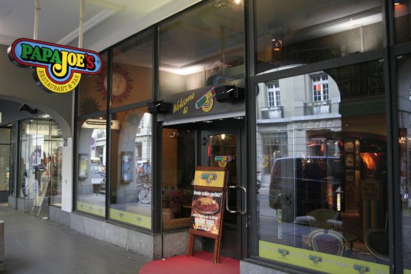 مطاعم آل نصّار الشهيرة papa joes