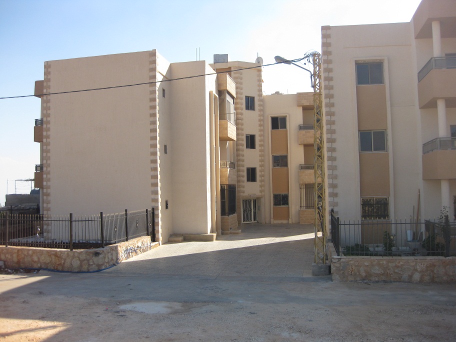 مشروع مطل الجبل السكني يتكون من شقق سكنية بمساحات 160 م2 خمس غرف، سعر الشقة 75000$ 