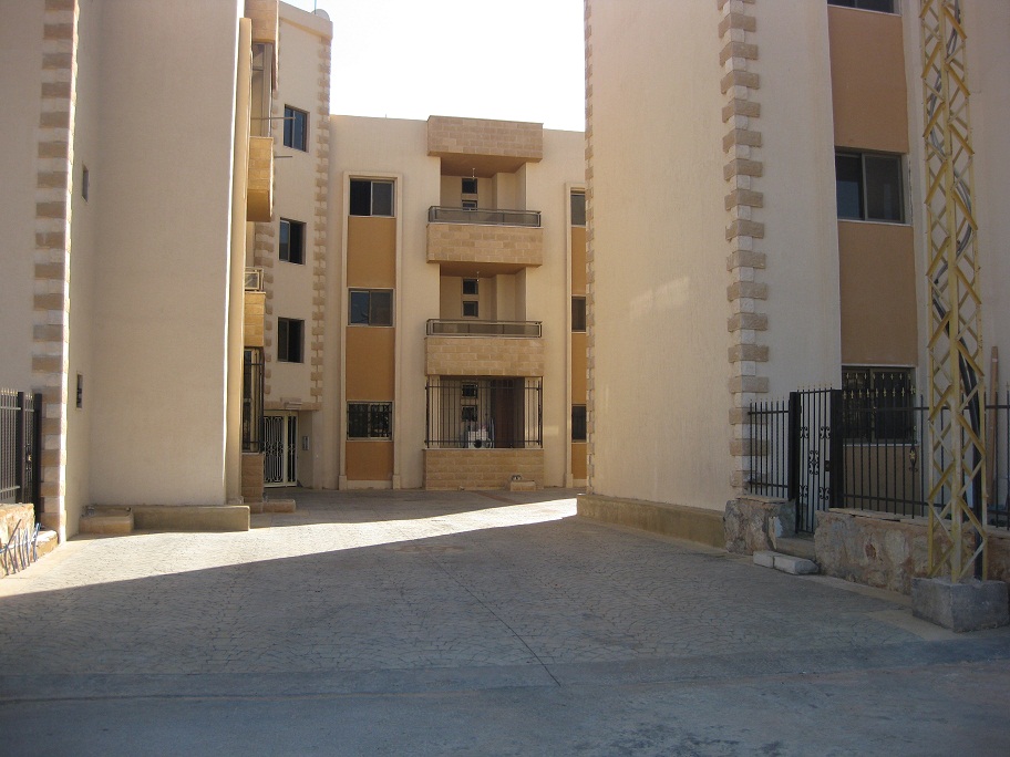 مشروع مطل الجبل السكني يتكون من شقق سكنية بمساحات 160 م2 خمس غرف، سعر الشقة 75000$ 