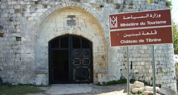 قلعة تبنين، هي من الآثار الصليبية، بناها أمير طبريا هوغيز دي سانت اومير.