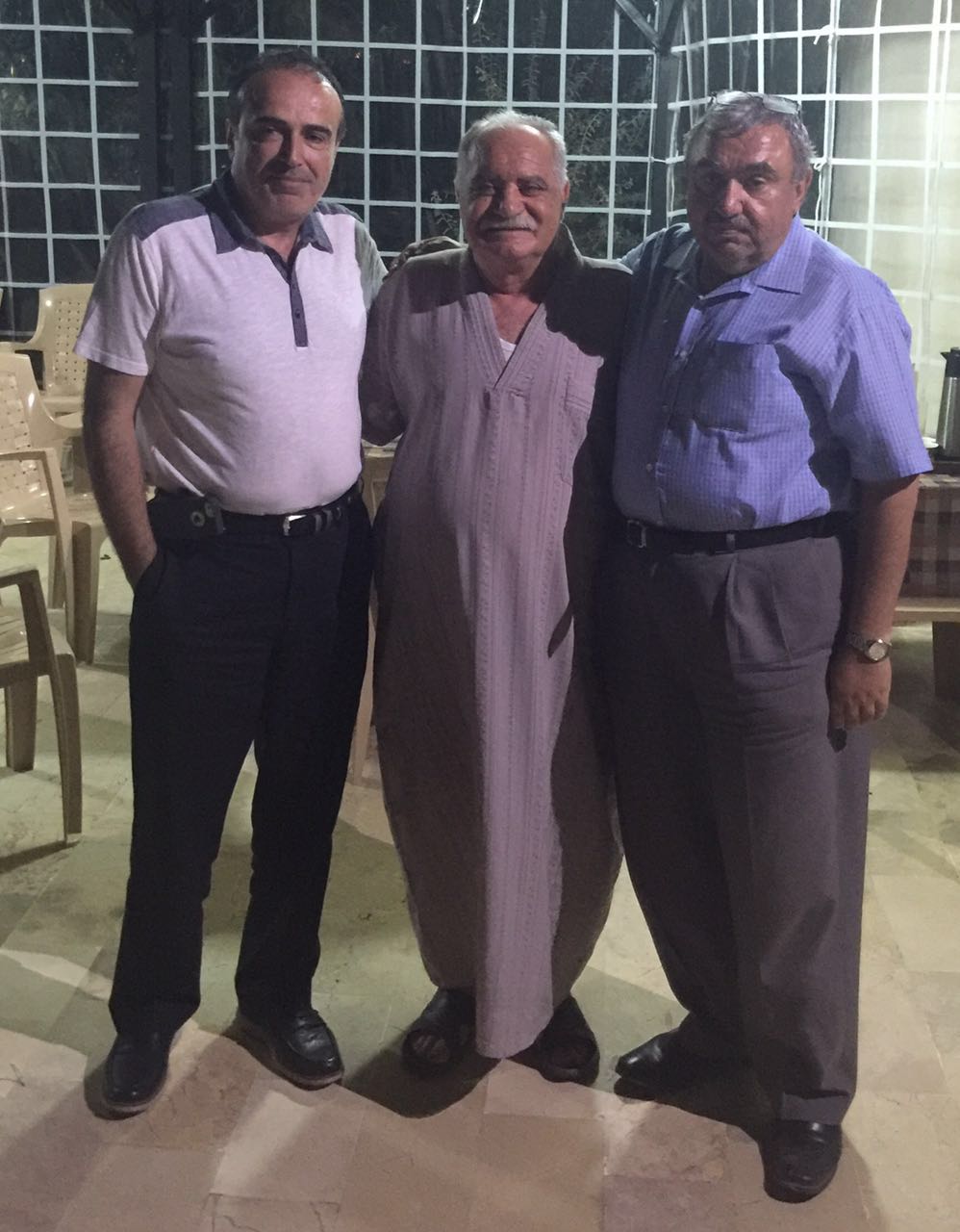 رئيس بلدية الخيام الدكتور علي اسماعيل عبدالله متوسطا الحاج أحمد مالك عبدالله (أبو مالك) و الحاج غسان سلمان عبدالله