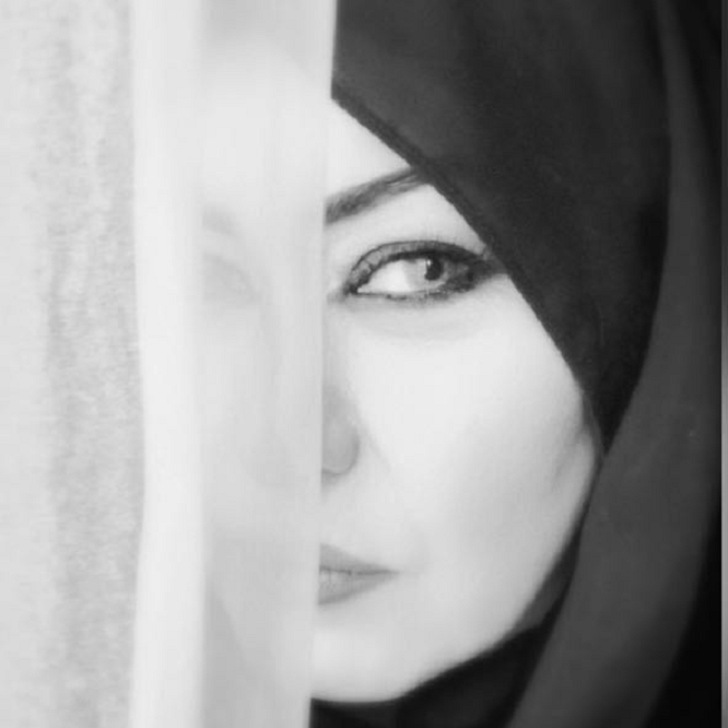 الشاعرة هدى صادق: للخيام وعشقها مفعول سحري يبطل شعوذة الكره وينقّي مرارة الاغتراب من دمائنا