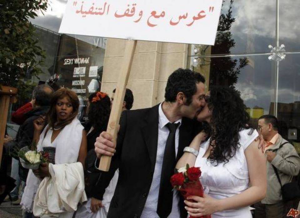 العلمانية بفتح العين.( النهار).