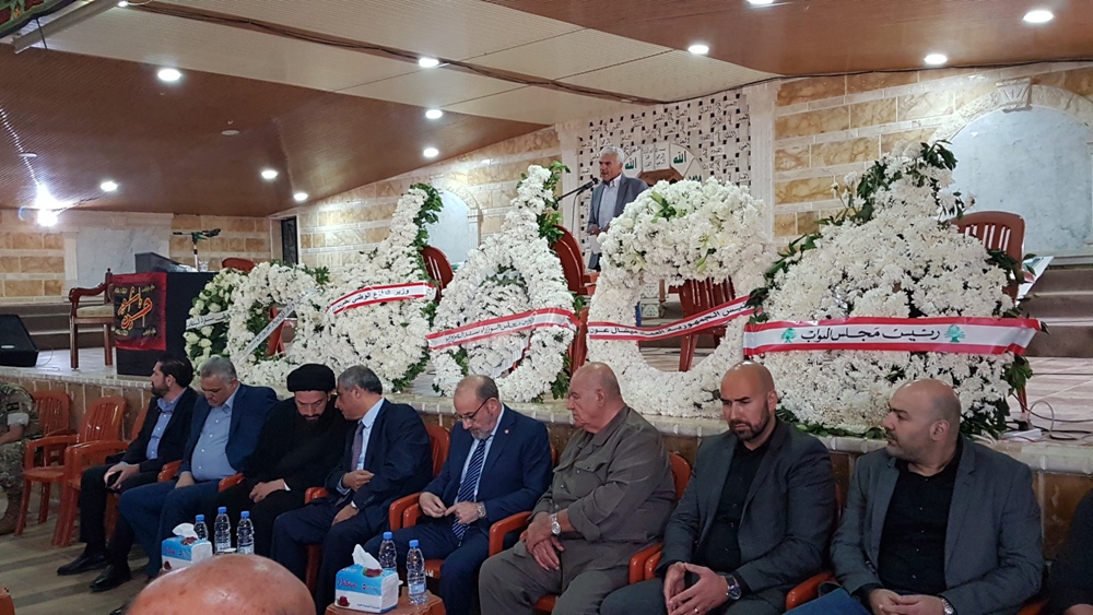 الوزير الصراف ممثل رئيس الجمهورية والنائب هاشم ممثل رئيس مجلس النواب والسيد فضل الله اثناء التشييع