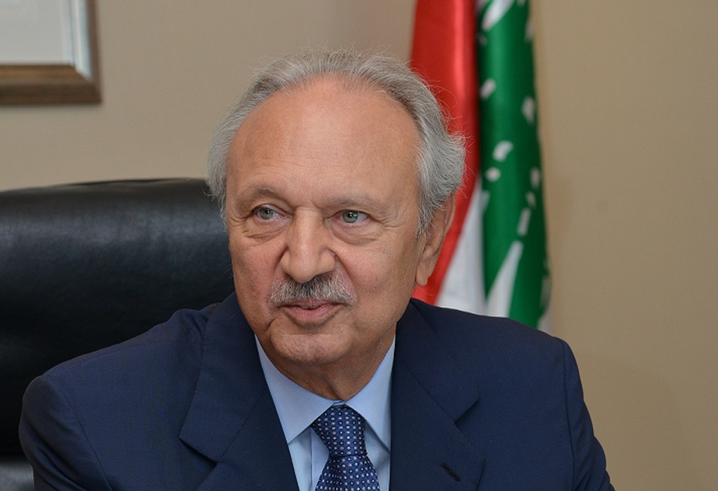 وزير المالية في حينه محمد الصفدي