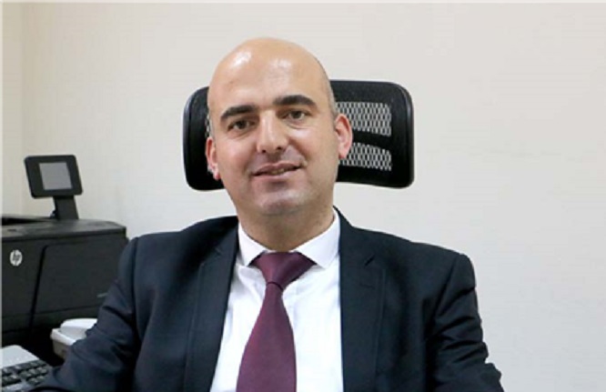 الرائد رواد سليقة (دكتوراه في القانون الدولي العام، استاذ مادة الارهاب والعدالة الدولية في الجامعة الاسلامية)