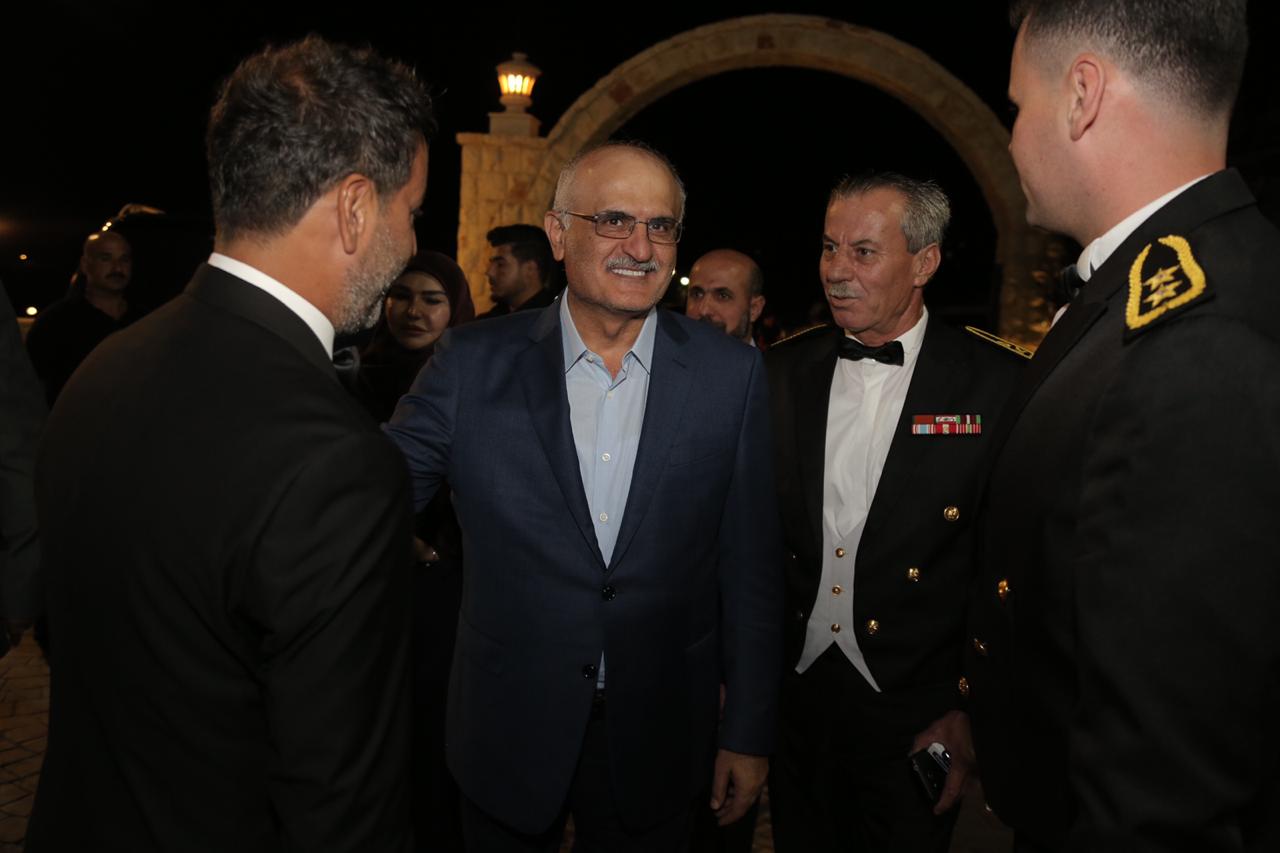 وزير المالية علي حسن خليل يبارك لوالد العريس العميد حسين عوالي