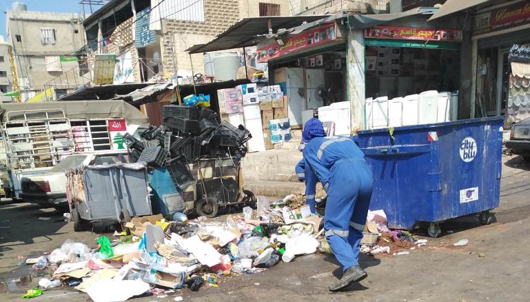 يمكن منح السوق لقب عالم بيروت السفلي. فهو مهمل وله نظمه وأحكامه وجلاديه (فؤاد خشيش)