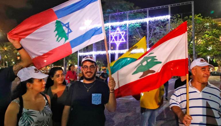 في اللجنة النيابية المصغرة، وافق ممثل حزب الله على عودة المبعدين إلى إسرائيل