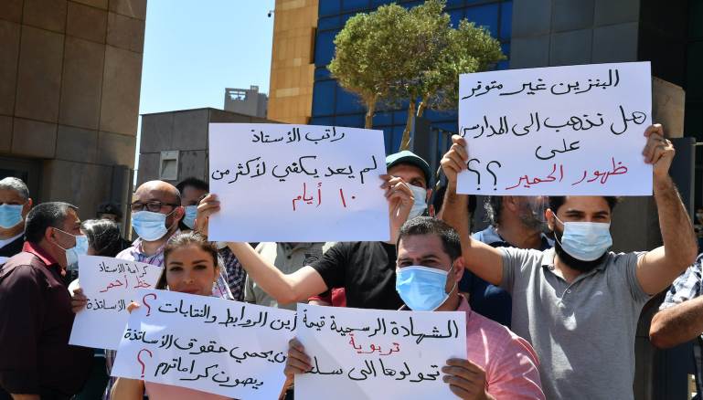 ستصرف مساعدة التسعين دولاراً للأساتذة إما عبر المصارف أو الـOMT (عباس سلمان)