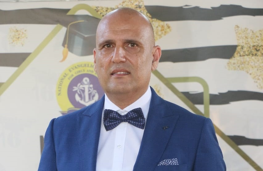 الكاتب الأستاذ في علم الاجتماع شادي مشنتف