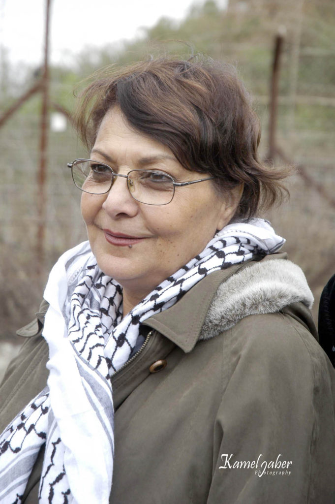 المناضلة ليلى خالد على الحدود اللبنانية الفلسطينية في جنوب لبنان