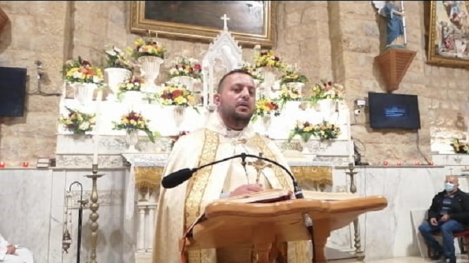 الخوري انطونيوس فرح ترأس قداس عيد الفصح في بلدة القليعة
