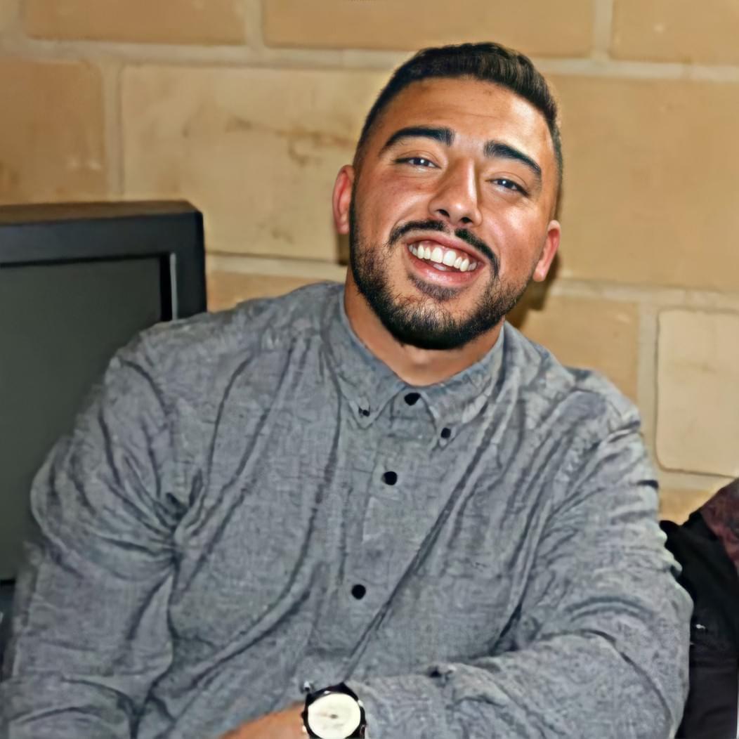 الشهيد محمد قاسم طحان مواليد عام ٢٠٠٠ رقم السجل ٢٦/عدلون كان قد أصيب برصاصة في خاصرته وشظايا في انحاء جسده قرب المطلة