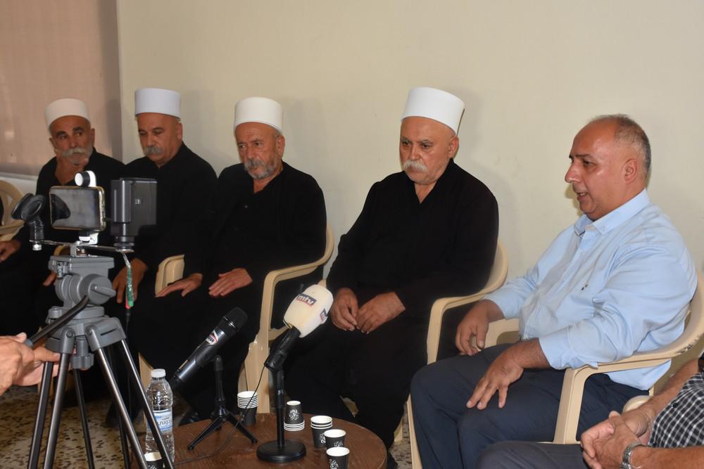تسليم هبة مالية لبلدة ميمس _ قضاء حاصبيا مقدمة من غسان شحادة قنتيس مخصصة لتنفيذ بعض الخدمات الانمائية في البلدة.