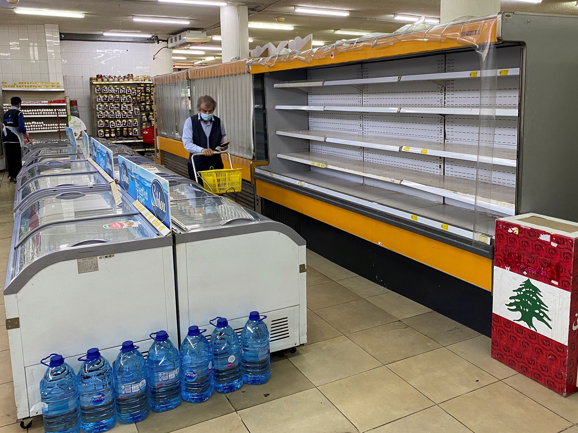 لبنان يعيش عاما ثانيا من الأزمة الاقتصادية الأكبر في تاريخه