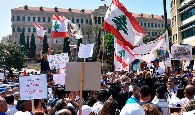أكثر من شهر على إضراب موظفي القطاع العام وشلّ الدولة