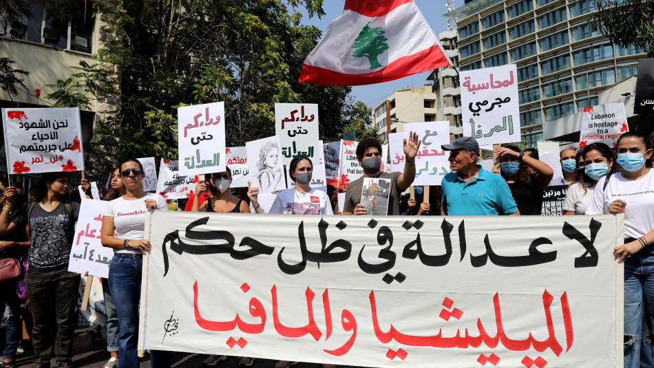 يسعى القضاة الأوروبيين إلى الإبحار في المغاور اللبنانية قضائياً ومالياً (Getty)