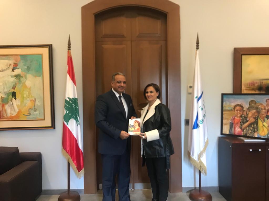 الشاعرة رانيا مرعي تقدم كتابها لوزير الثقافة القاضي محمد وسام المرتضى
