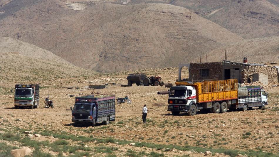 معظم السماسرة والمهربين يحظون بغطاء سياسي أو عشائري أو أمني(Getty)