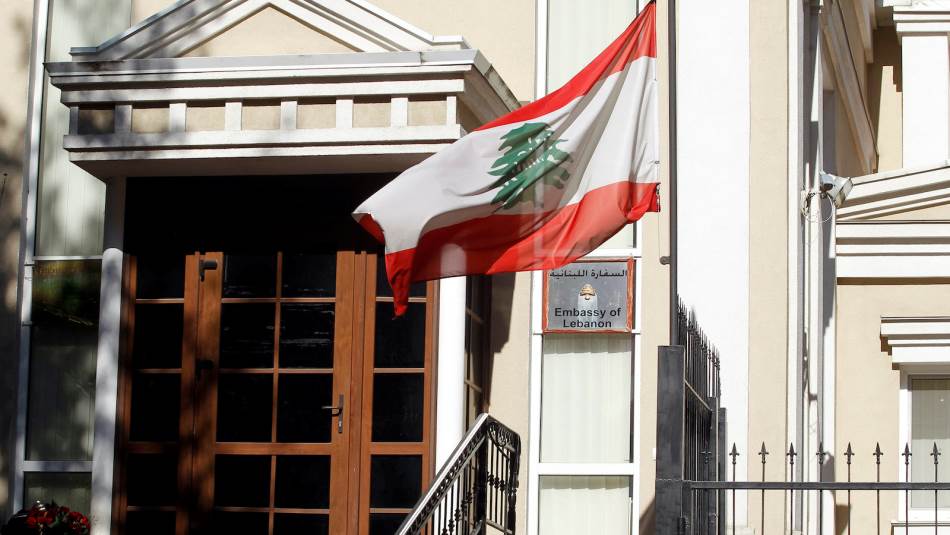 قُدّرت قيمة المبلغ المختلس من صندوق السفارة بين 319 و335 ألف دولار أميركي (Getty)