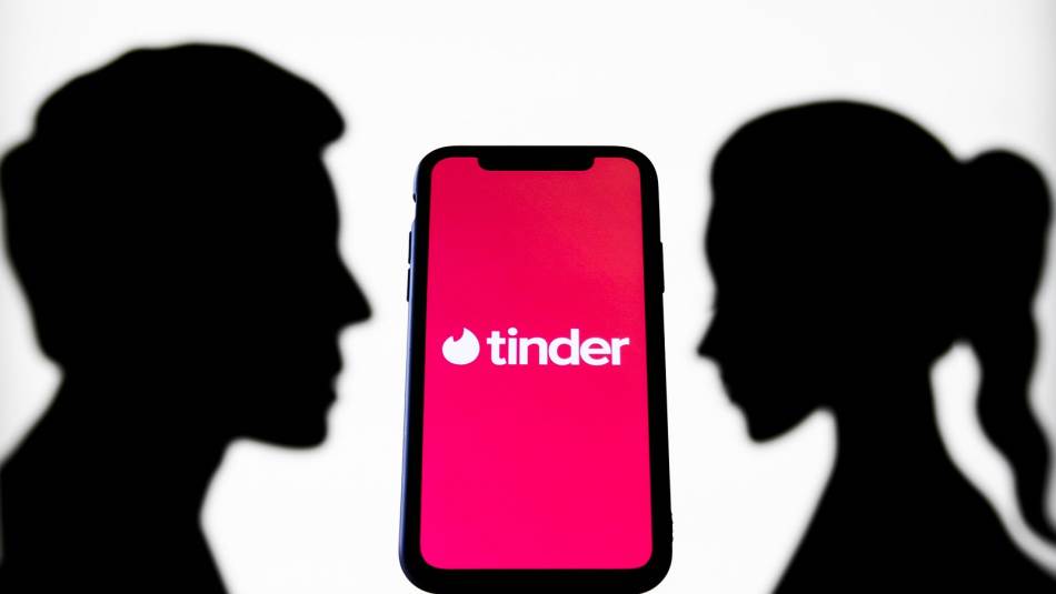ضريبة الحبّ الإلكترونيّ قد تكون باهظة (Getty)