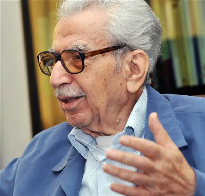 النائب السابق والأمين العام للمجلس الثقافي للبنان الجنوبي الاستاذ حبيب صادق