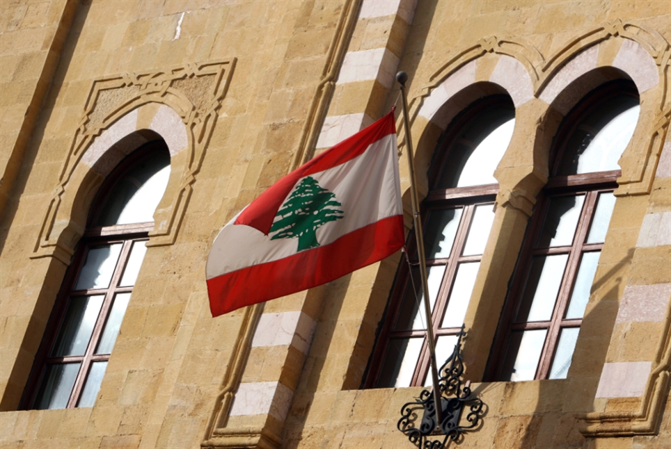 2000 دولار ثمن الورد لمكتب المحافظ شهرياً من شركة لرشّ مبيدات الحشرات! (أرشيف ـ مروان طحطح)