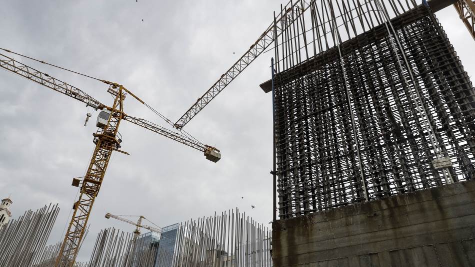 حديد للبناء غير مطابق للمواصفات يُباع في السوق بأسعار مخفَّضة (getty)